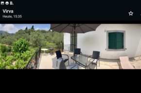 Villa Skinilla with Mountain View
